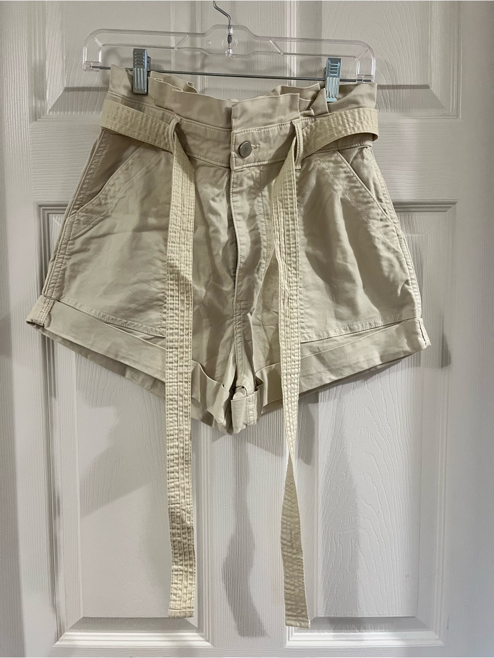 Abercrombie & Fitch High-Waist Paperbag Shorts - Cream